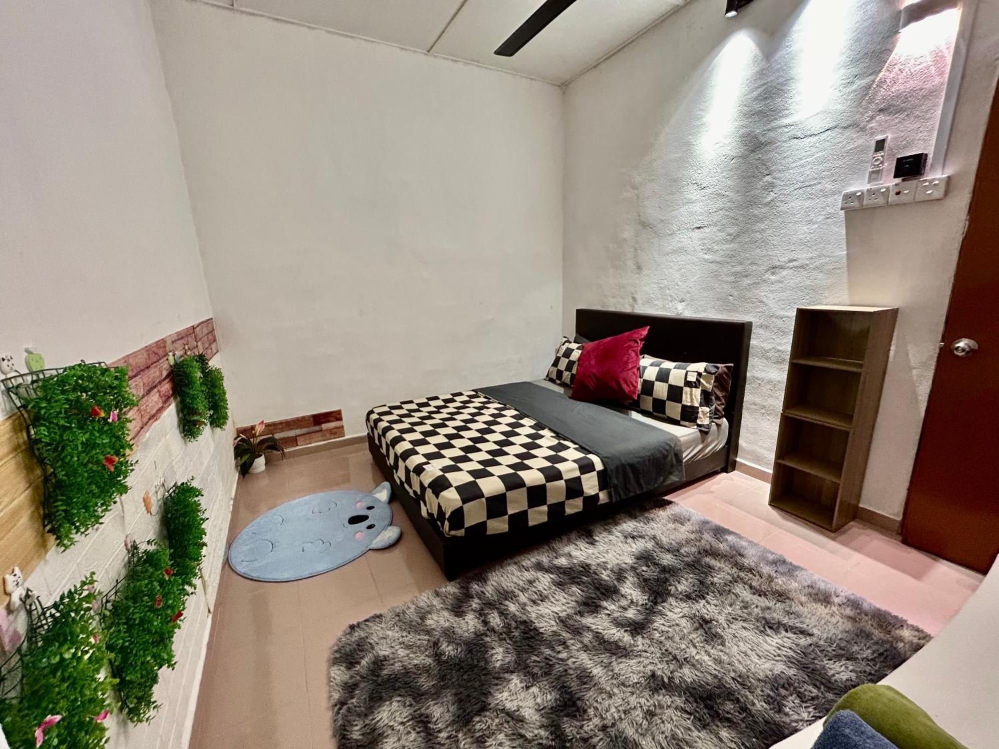 Cozy 255 Entire 3 Bedroom House At Alma Букит-Мертаджам Экстерьер фото